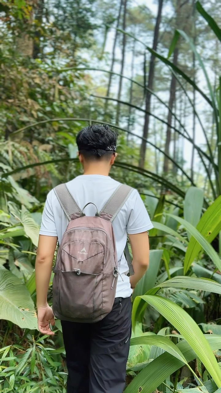 Nyurug di Curug Cipeuteuy: Melepas Penat dari Rutinitas